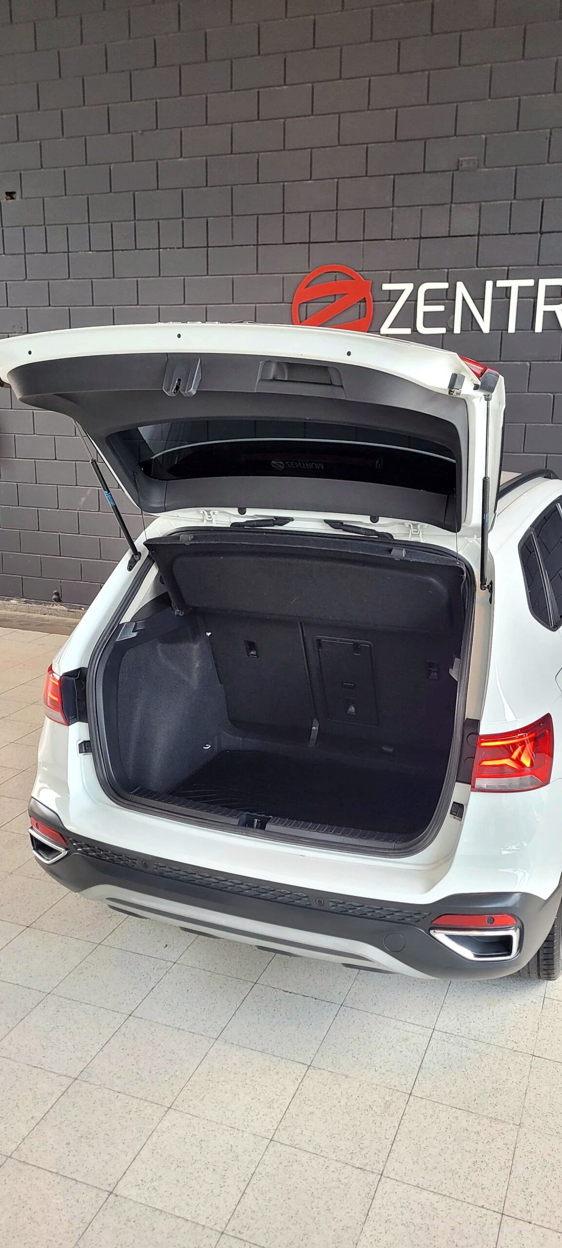 
								TAOS COMFORTLINE 250 TSI AT full									