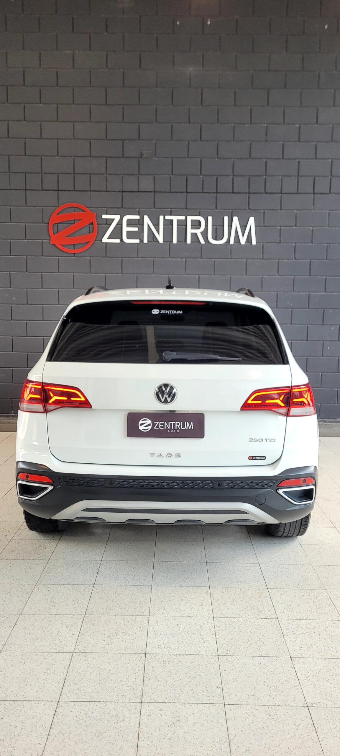 
								TAOS COMFORTLINE 250 TSI AT full									