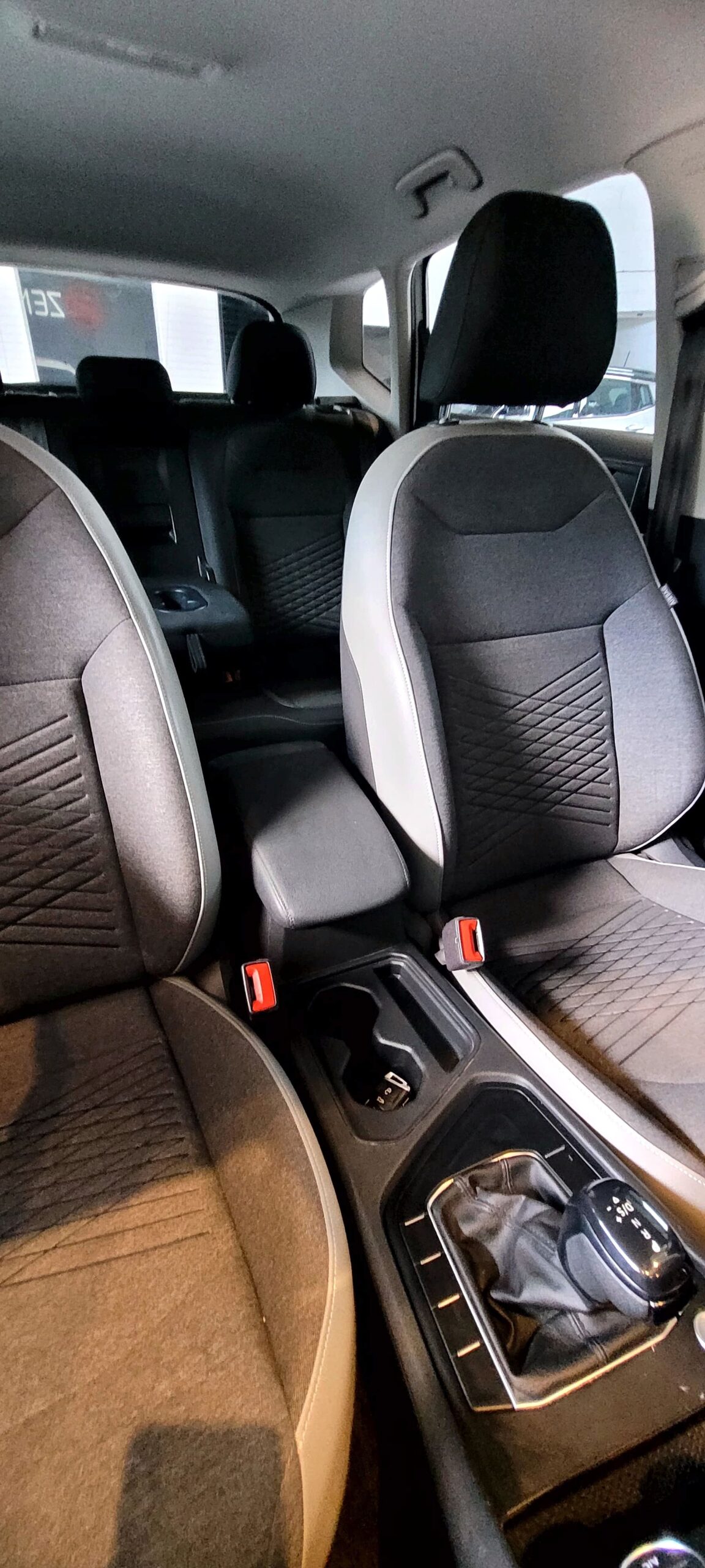 
								TAOS COMFORTLINE 250 TSI AT full									