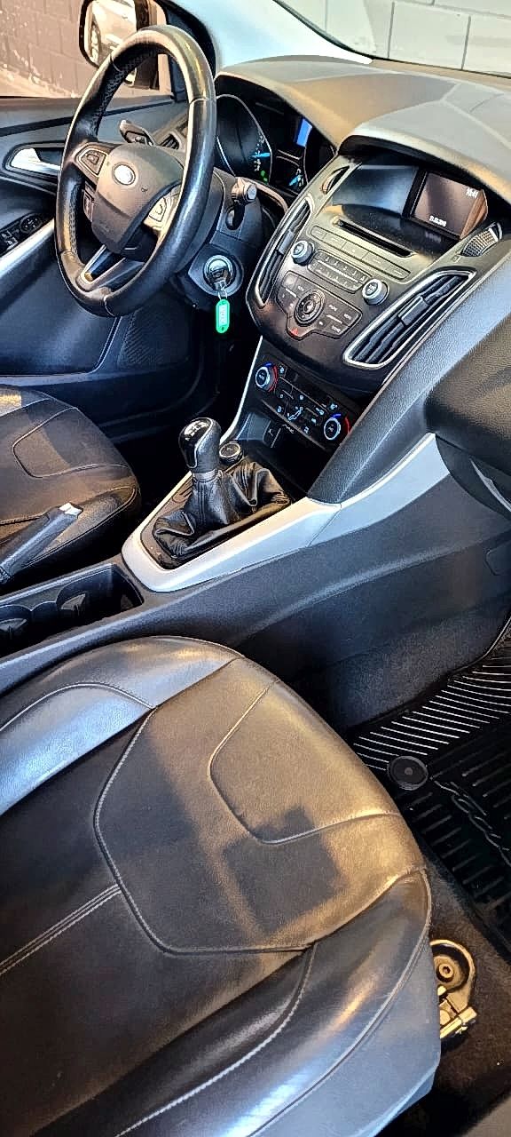 
								FORD FOCUS 2.0 SE PLUS MT full									