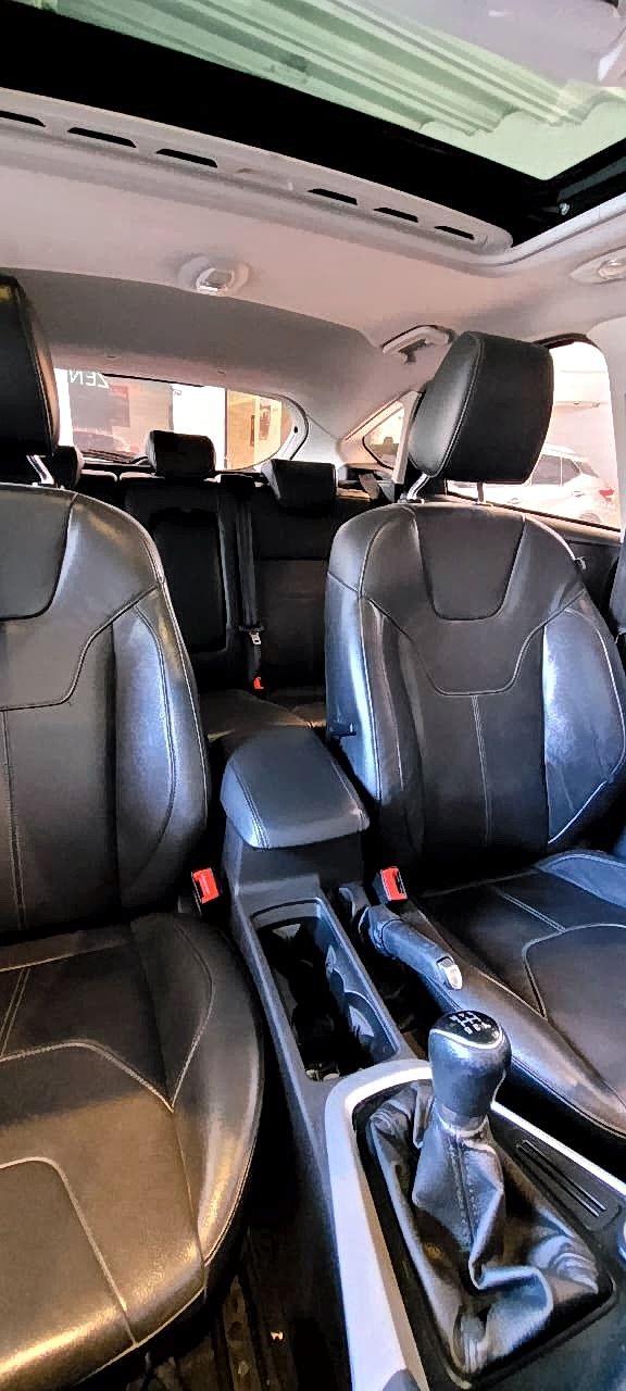 
								FORD FOCUS 2.0 SE PLUS MT full									