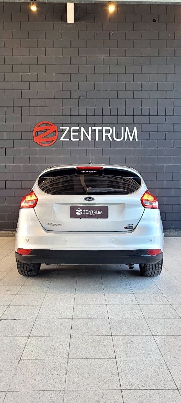 
								FORD FOCUS 2.0 SE PLUS MT full									