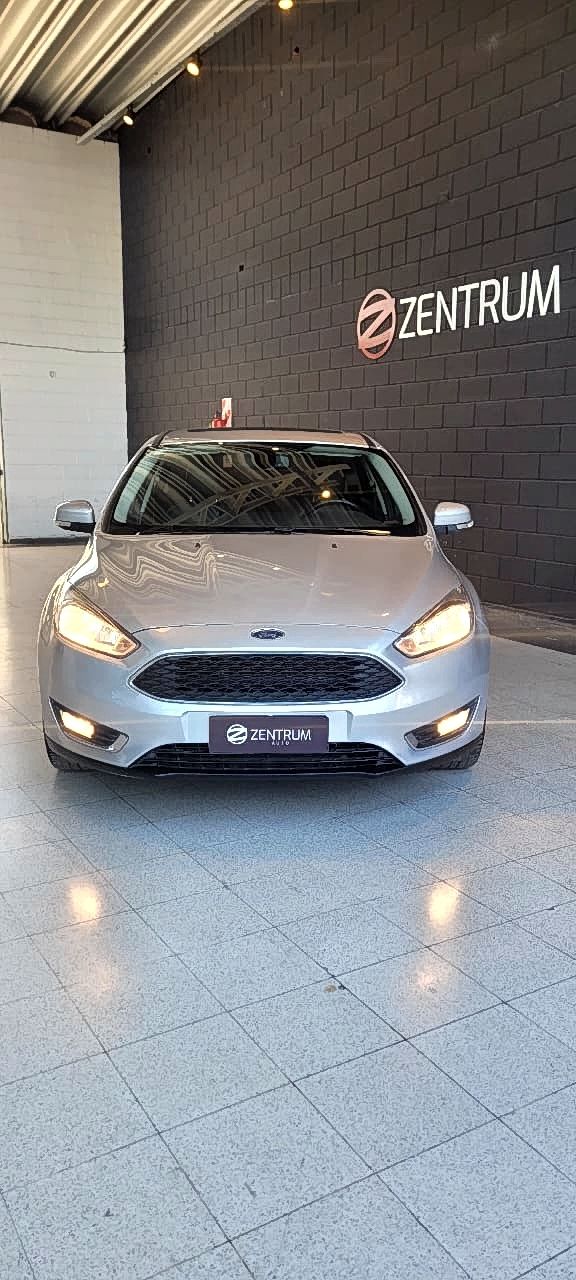 
								FORD FOCUS 2.0 SE PLUS MT full									