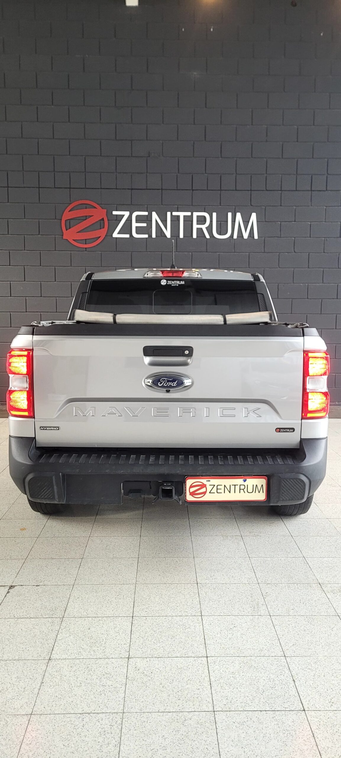 
								MAVERICK LARIAT HÍBRIDO 4X2 full									