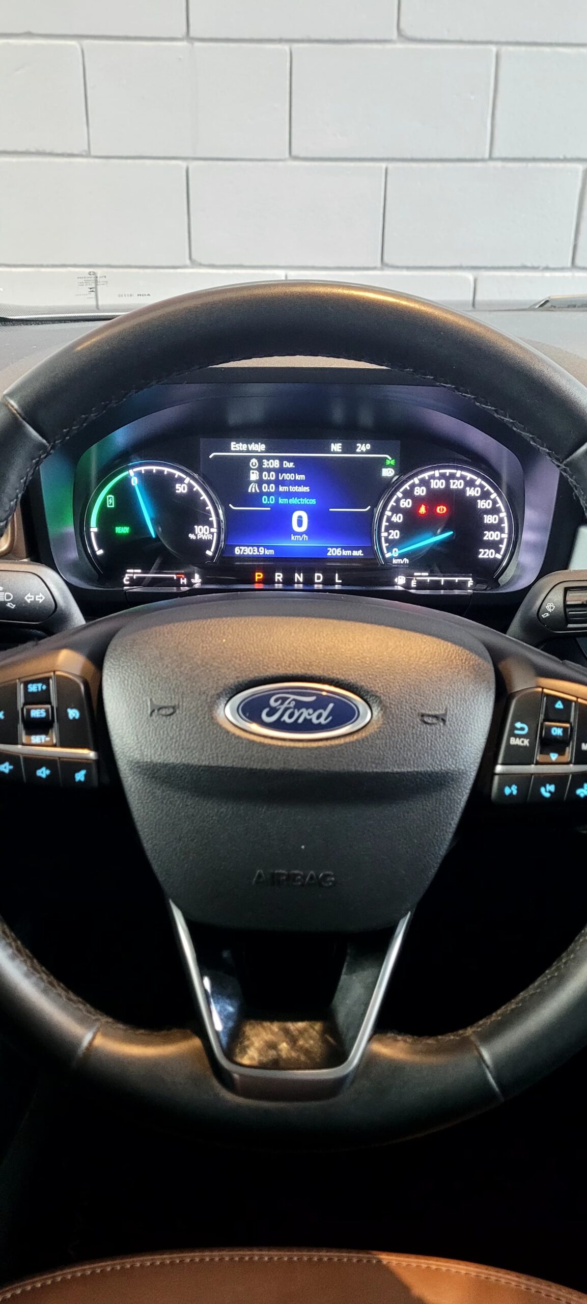 
								MAVERICK LARIAT HÍBRIDO 4X2 full									