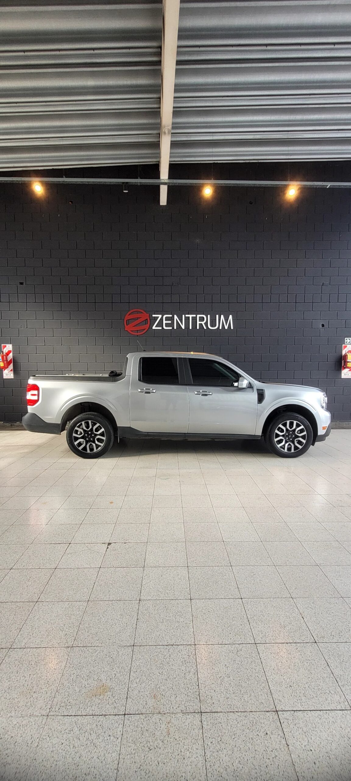 
								MAVERICK LARIAT HÍBRIDO 4X2 full									