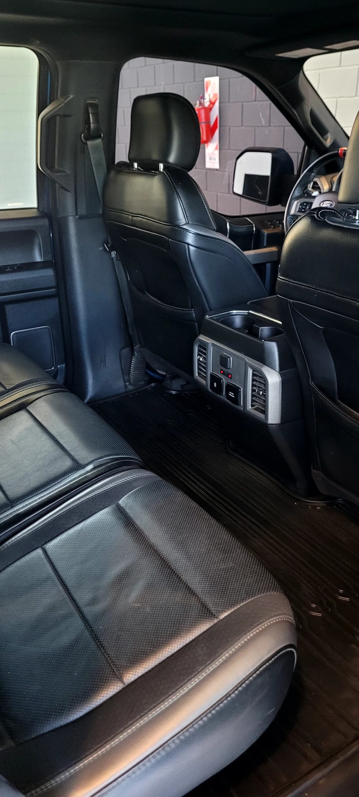 
								FORD F150 RAPTOR L/20 full									