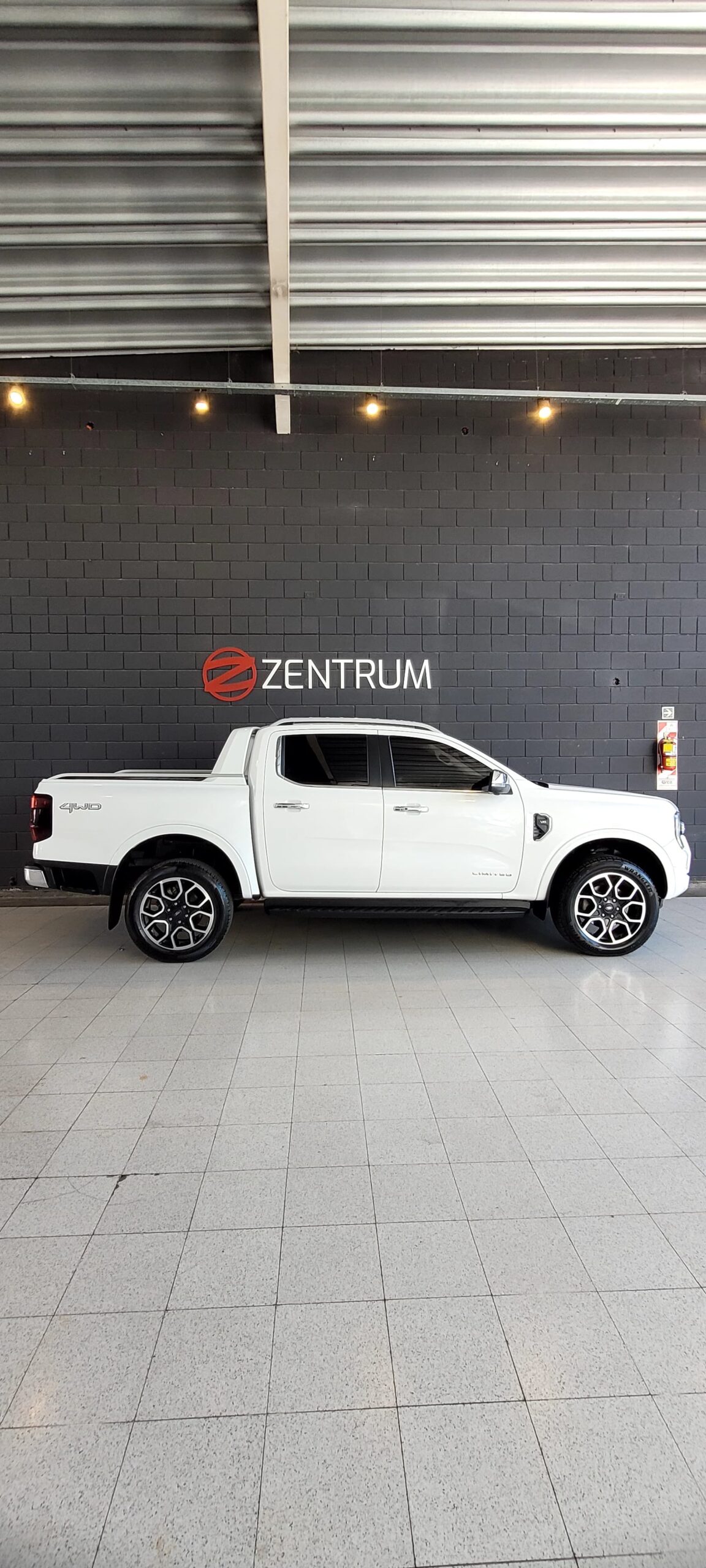 
								FORD RANGER D/C LTD+ 3.0 V6 4X4 10AT full									