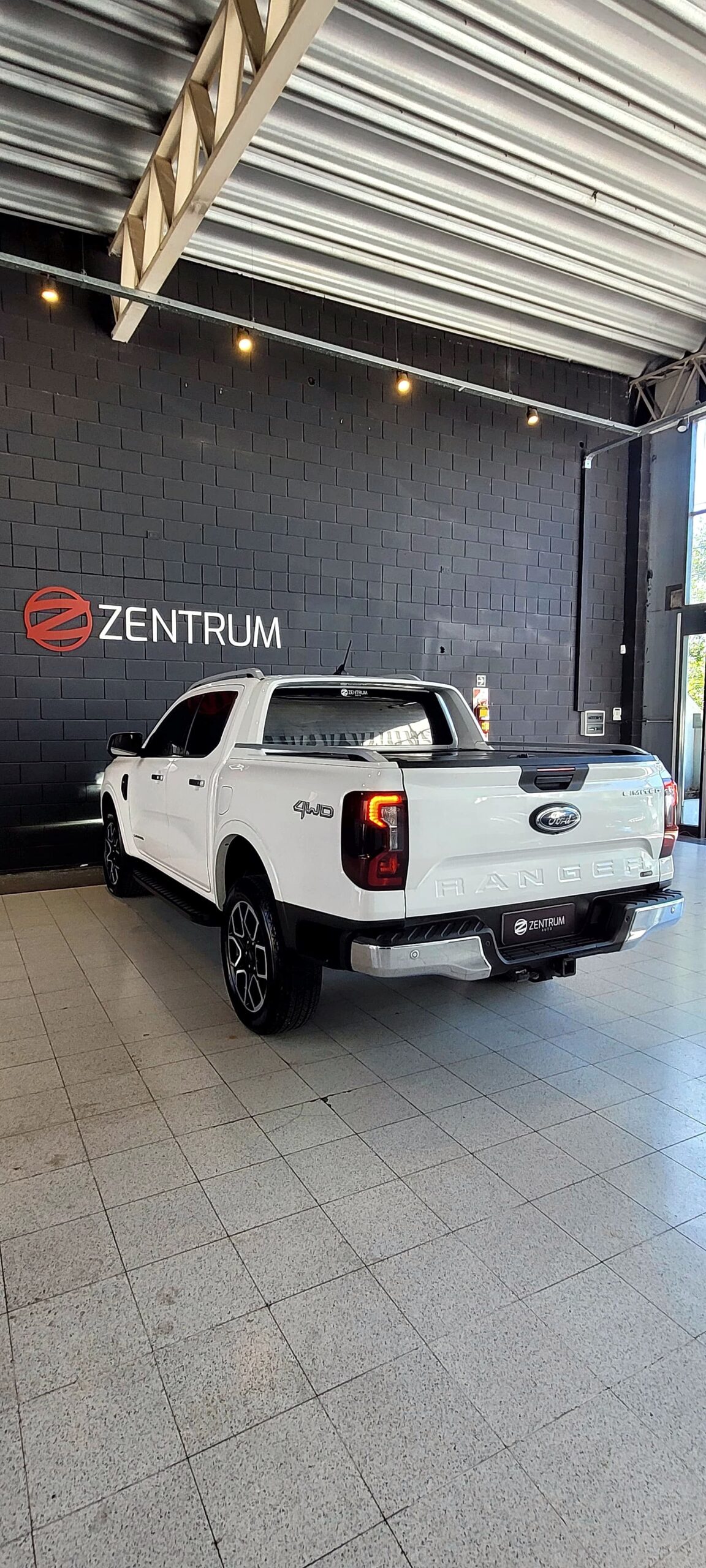 
								FORD RANGER D/C LTD+ 3.0 V6 4X4 10AT full									