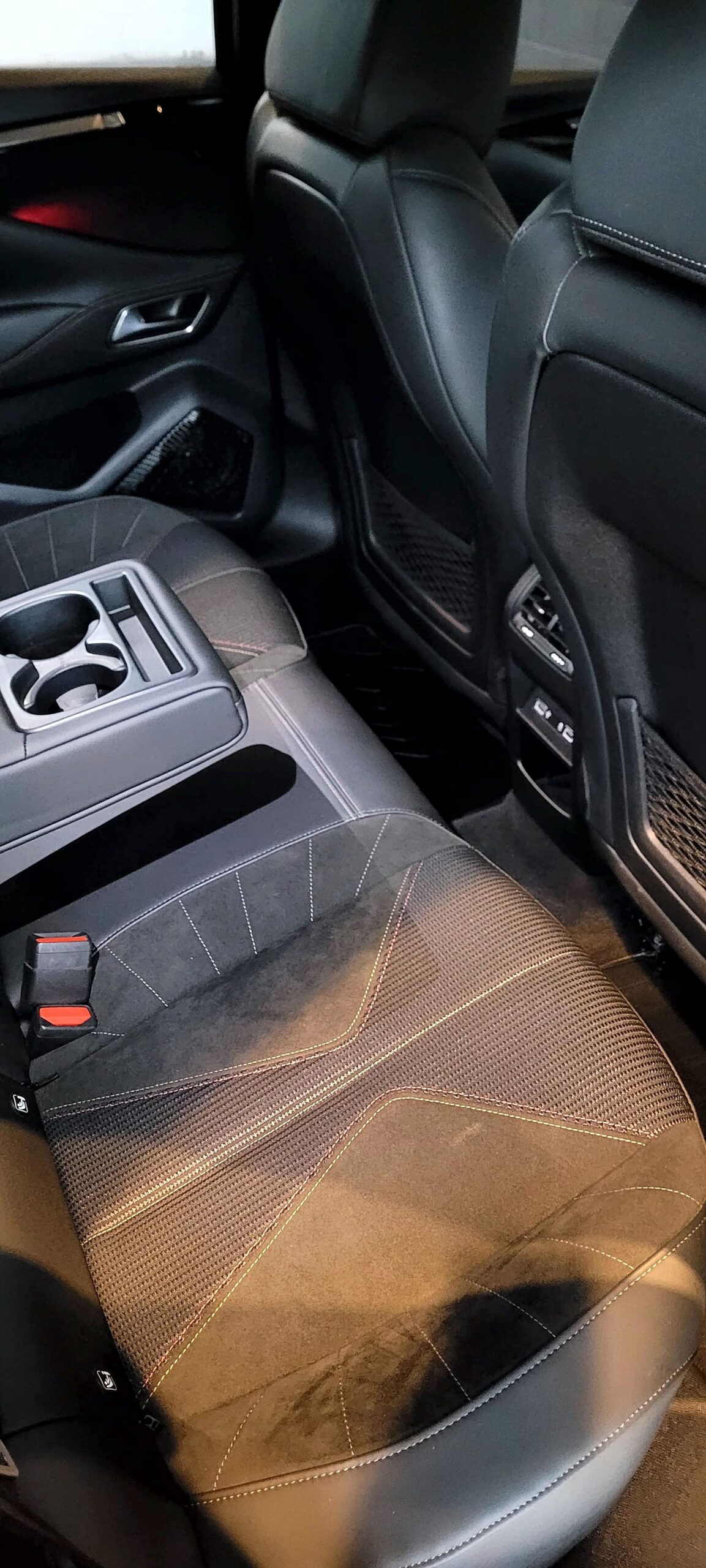 
								DS4 1.6T PERFORMANCE LINE AT8 full									