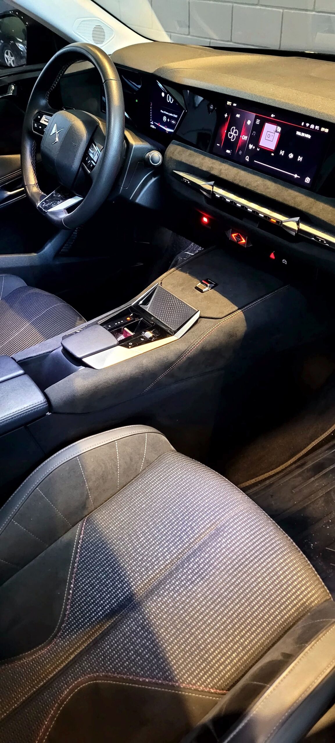 
								DS4 1.6T PERFORMANCE LINE AT8 full									