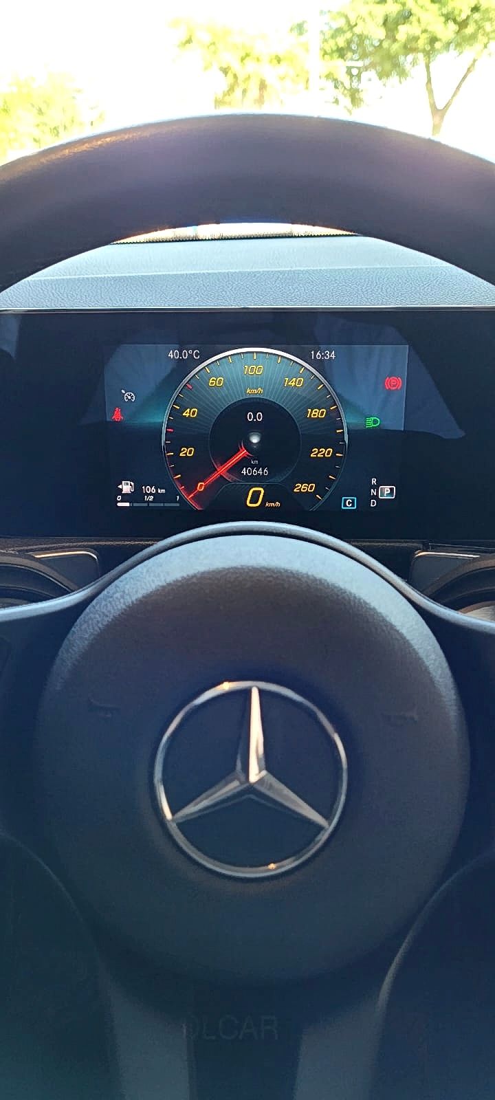 
								MERCEDES BENZ GLB 200 ADVANCED AUT full									