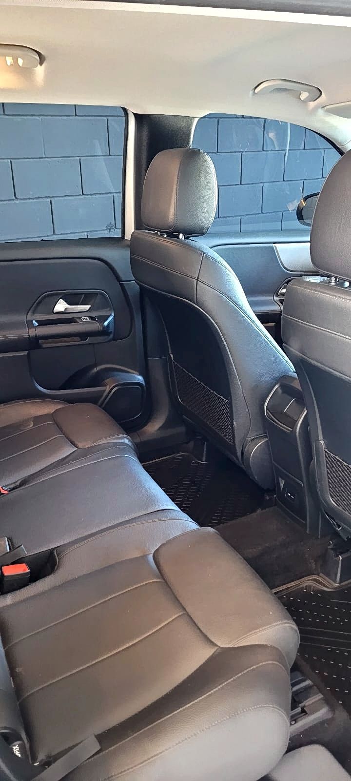 
								MERCEDES BENZ GLB 200 ADVANCED AUT full									