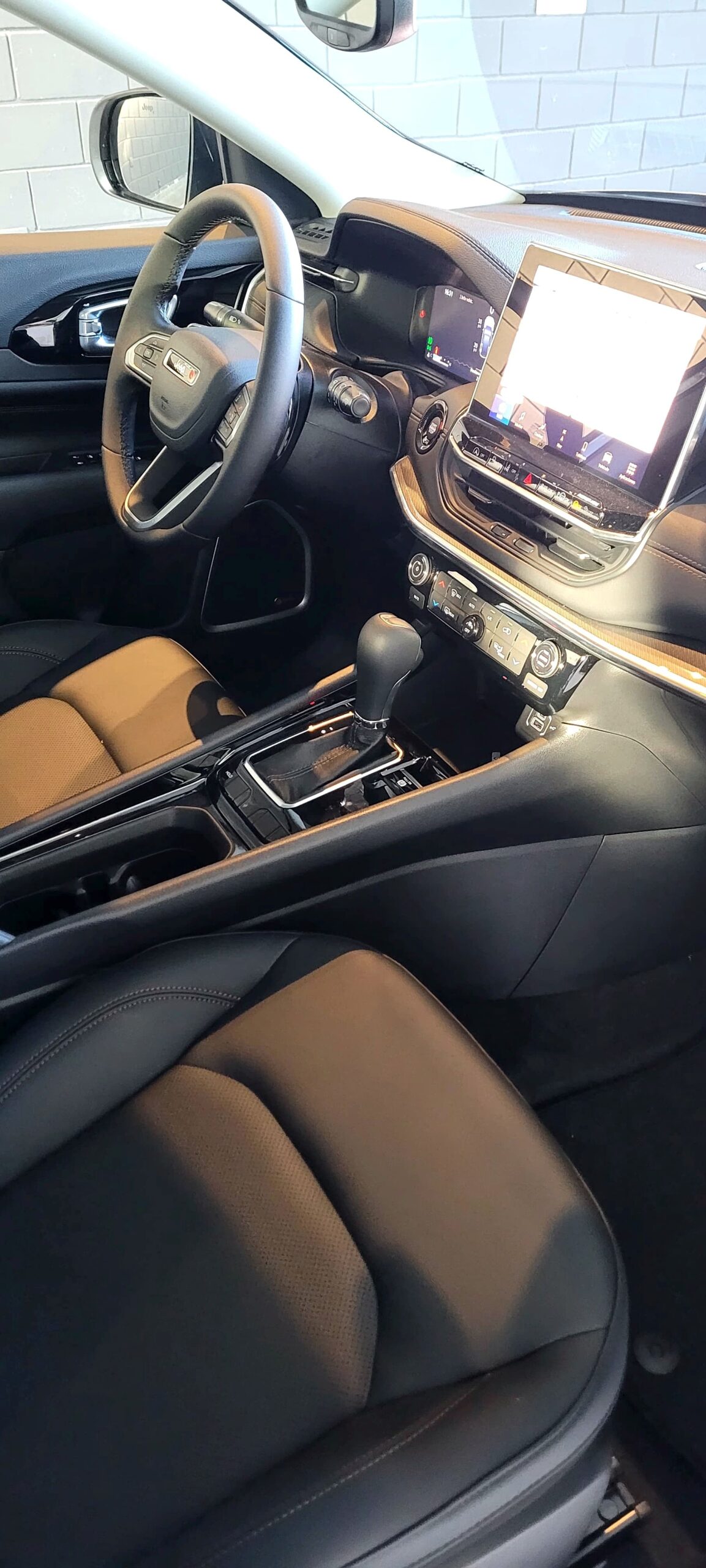 
								JEEP COMPASS LIMITED 1.3 T full									