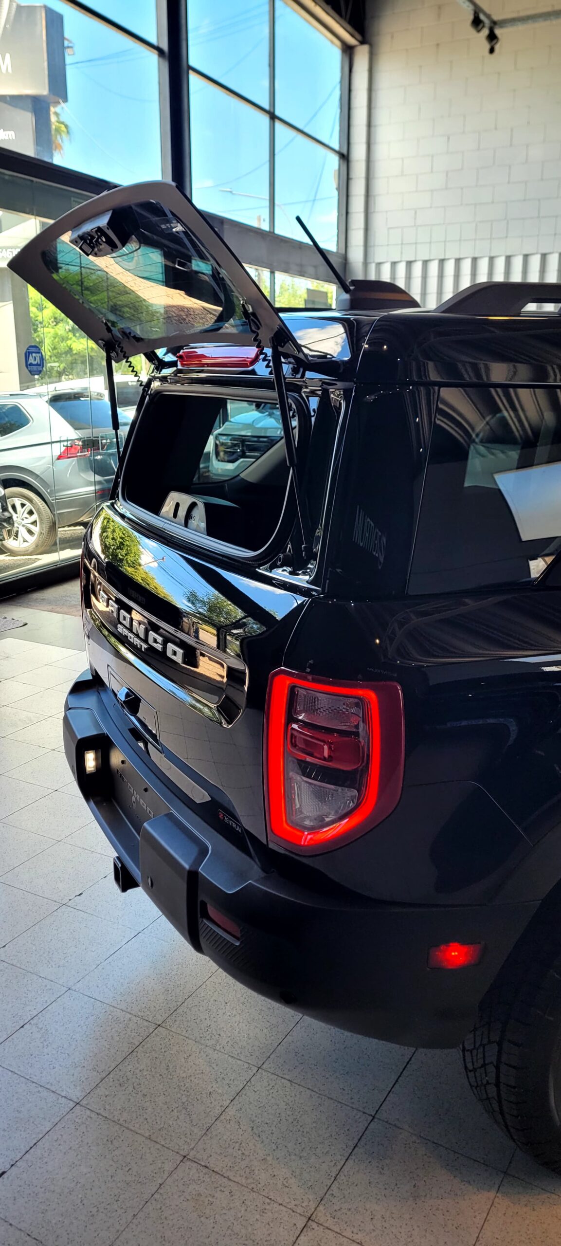 
								Ford Bronco Badlands 0KM full									