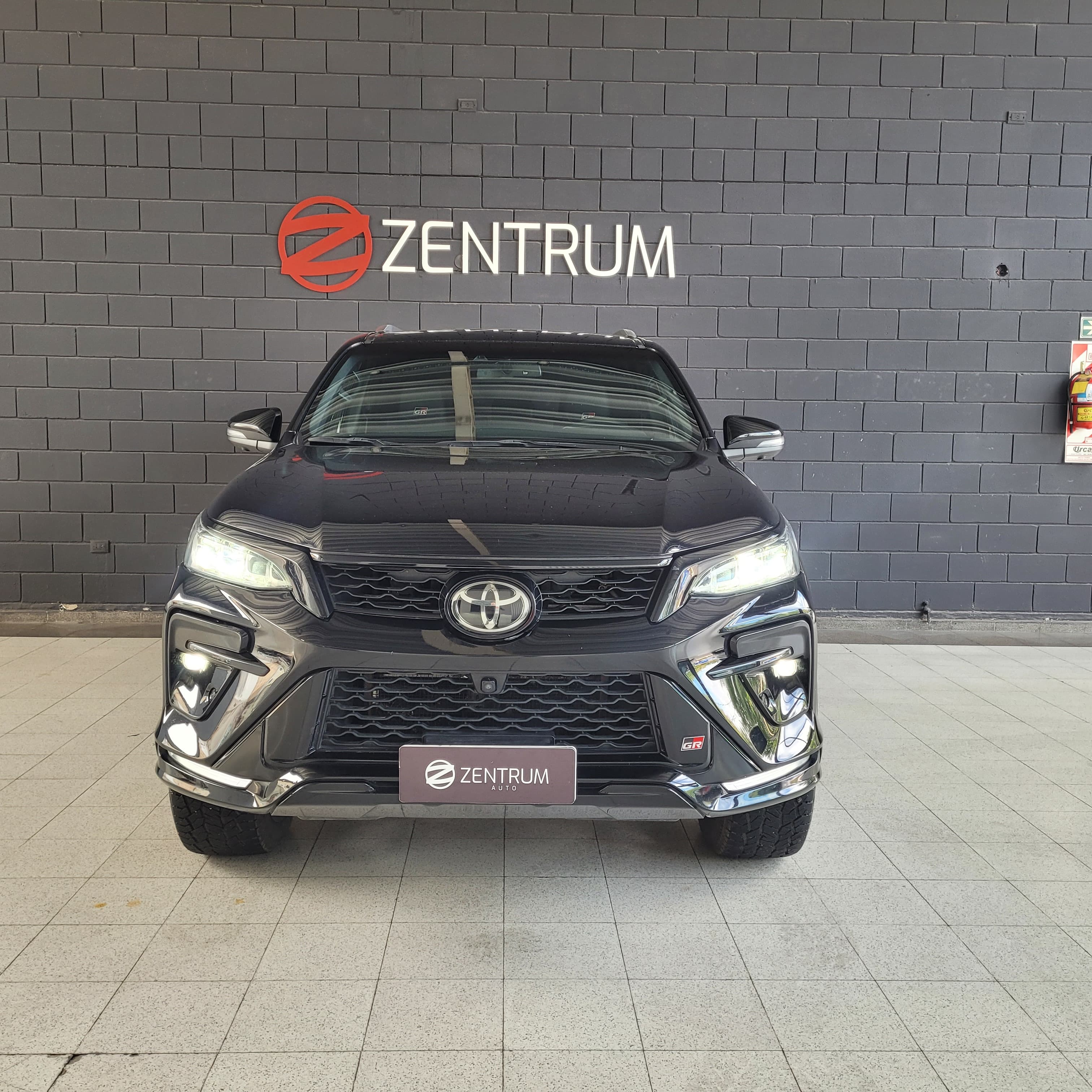 
								TOYOTA SW4 GR full									
