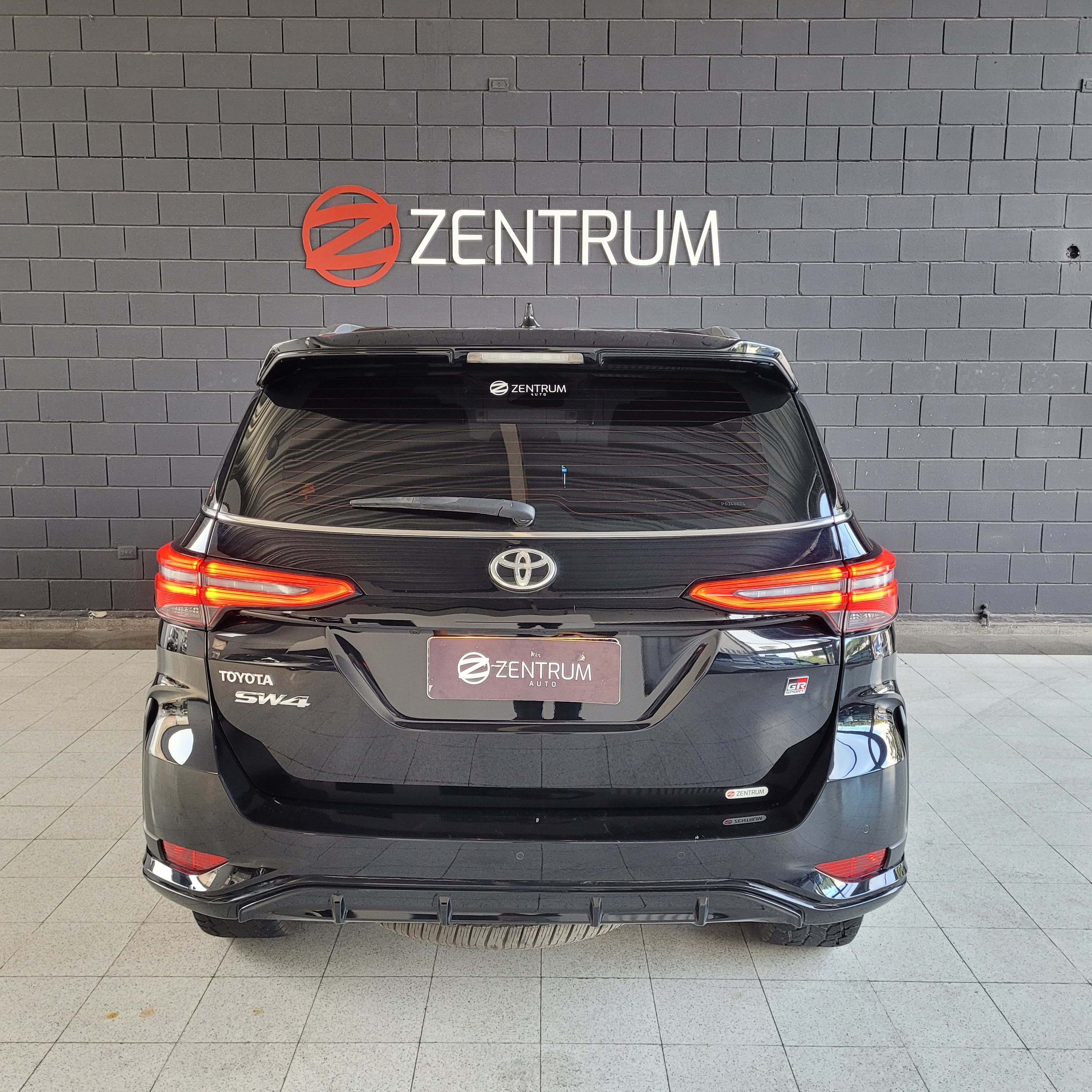
								TOYOTA SW4 GR full									
