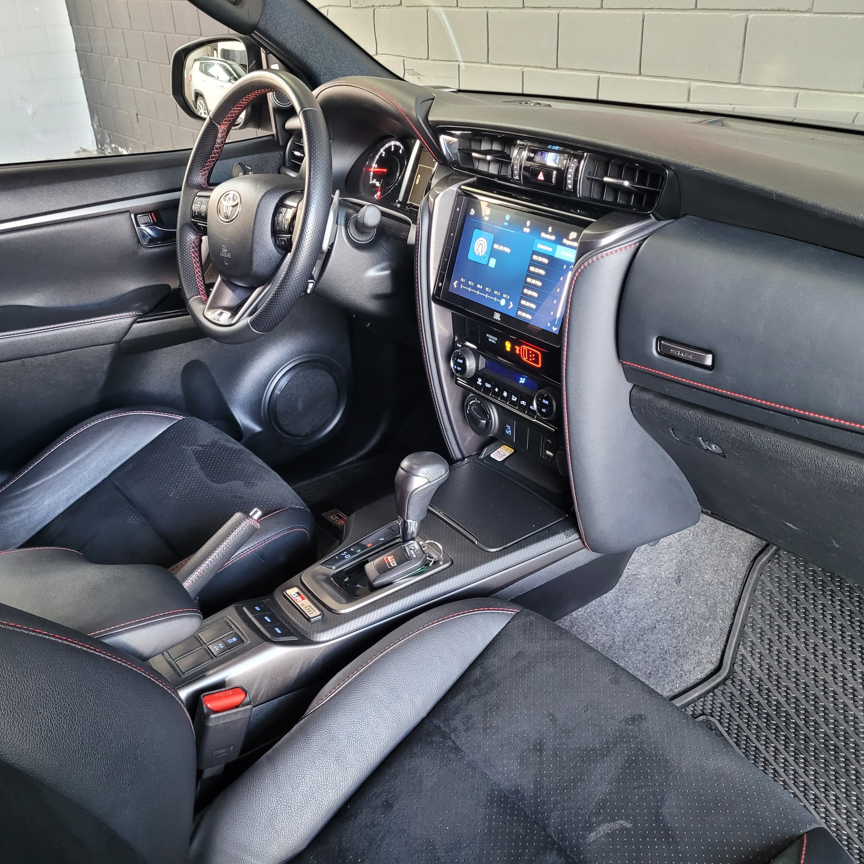 
								TOYOTA SW4 GR full									