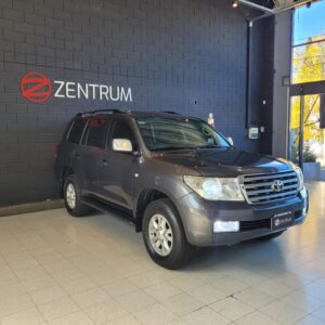 Toyota Land Cruiser 200 VX V8
