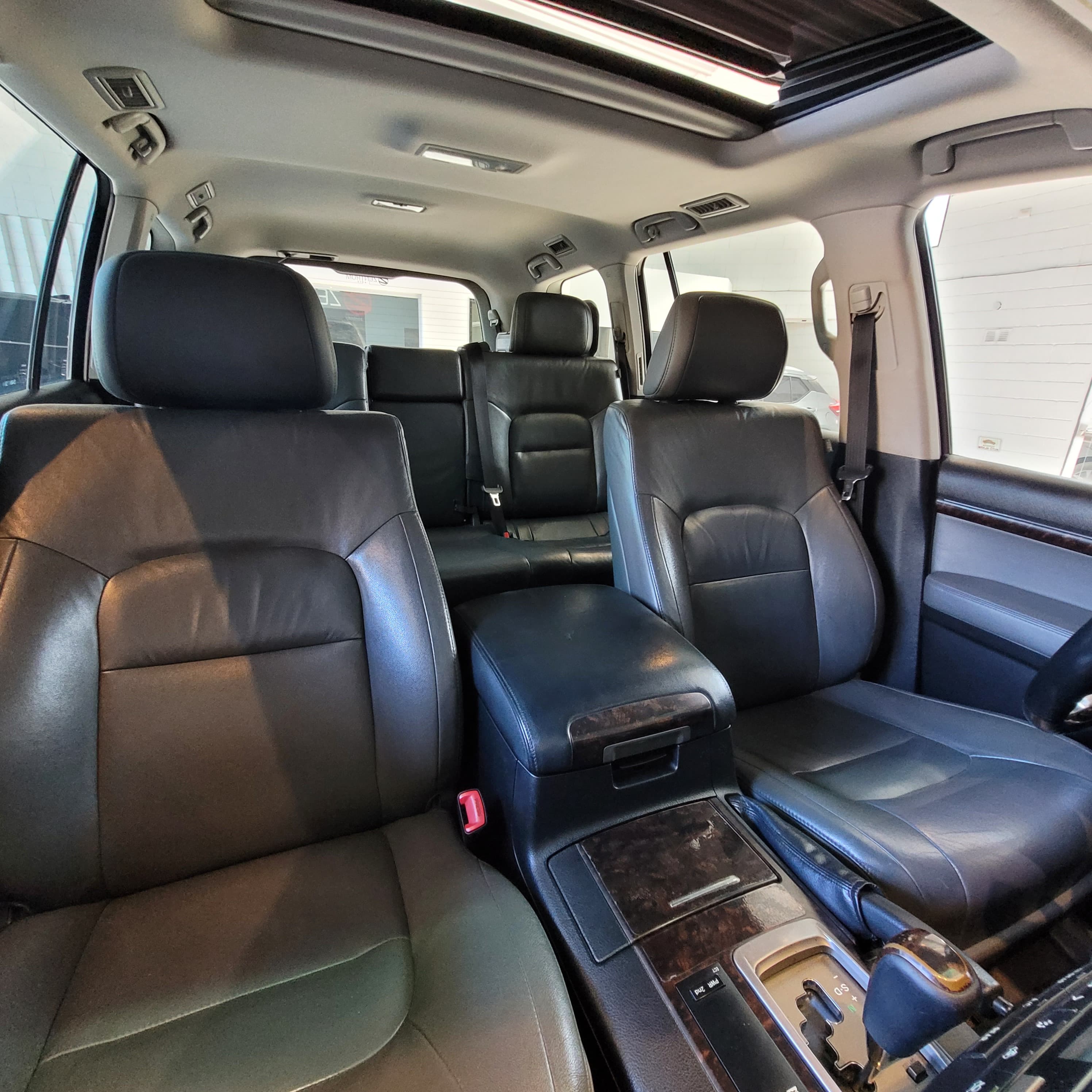 
								Toyota Land Cruiser 200 VX V8 full									