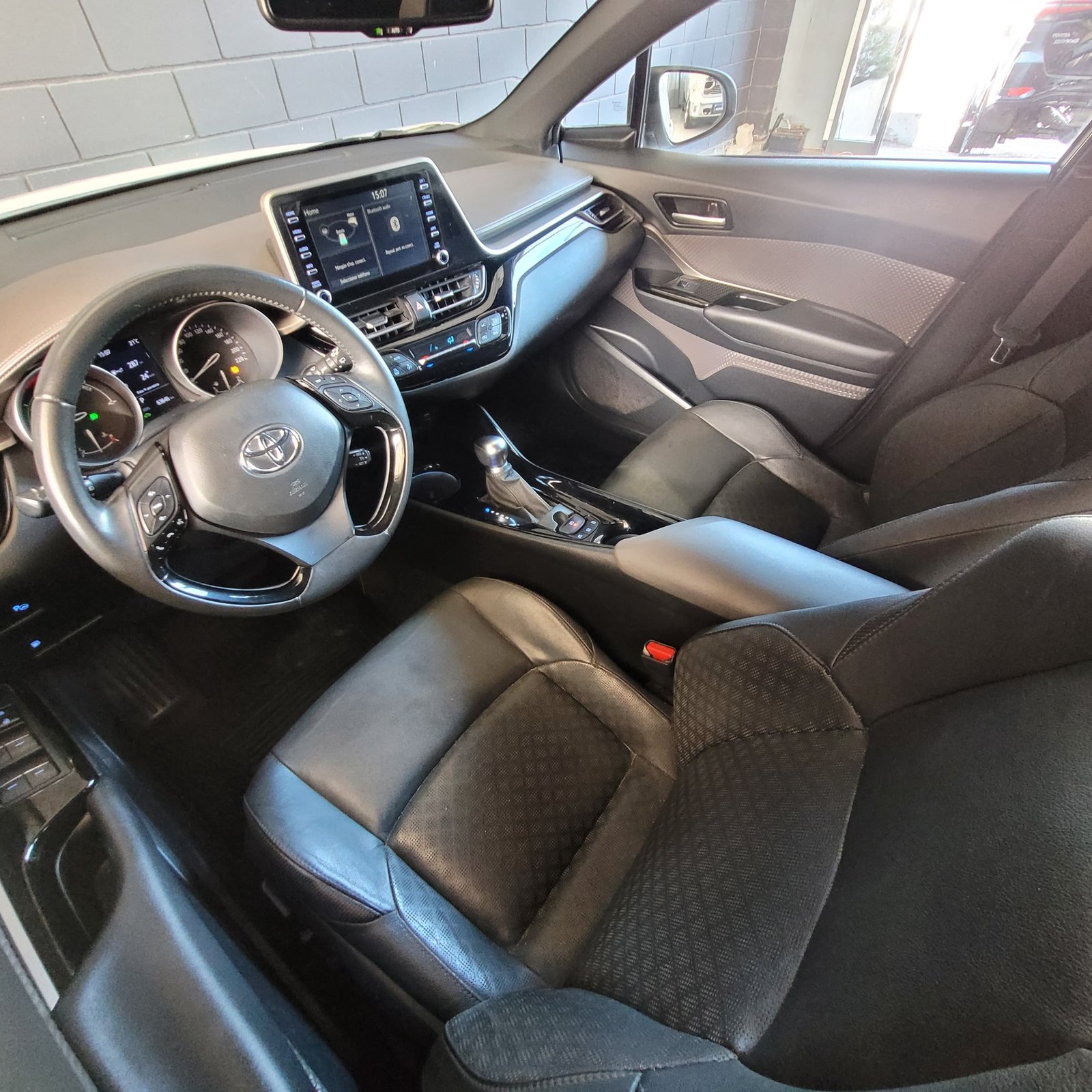 
								TOYOTA CHR HV full									