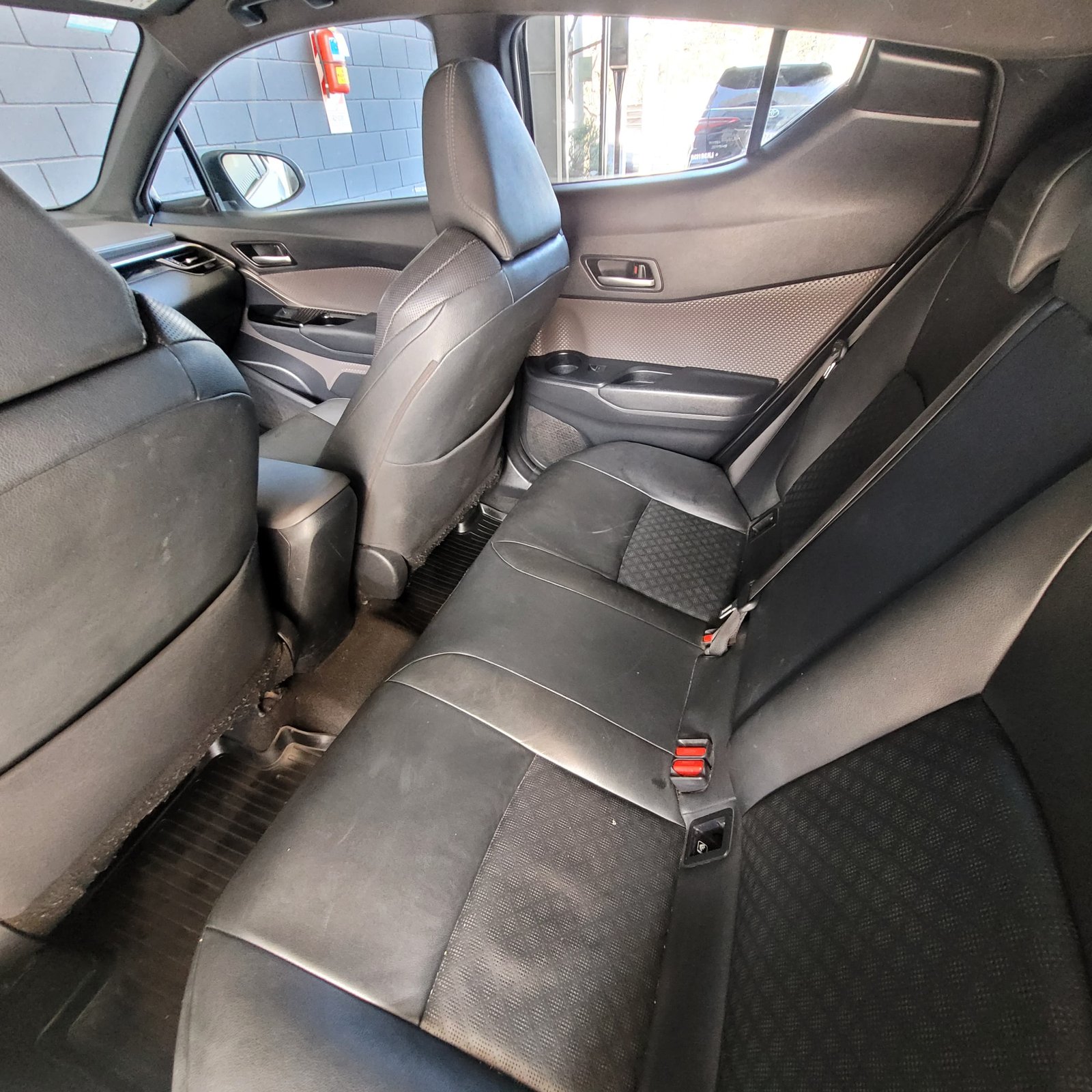 
								TOYOTA CHR HV full									