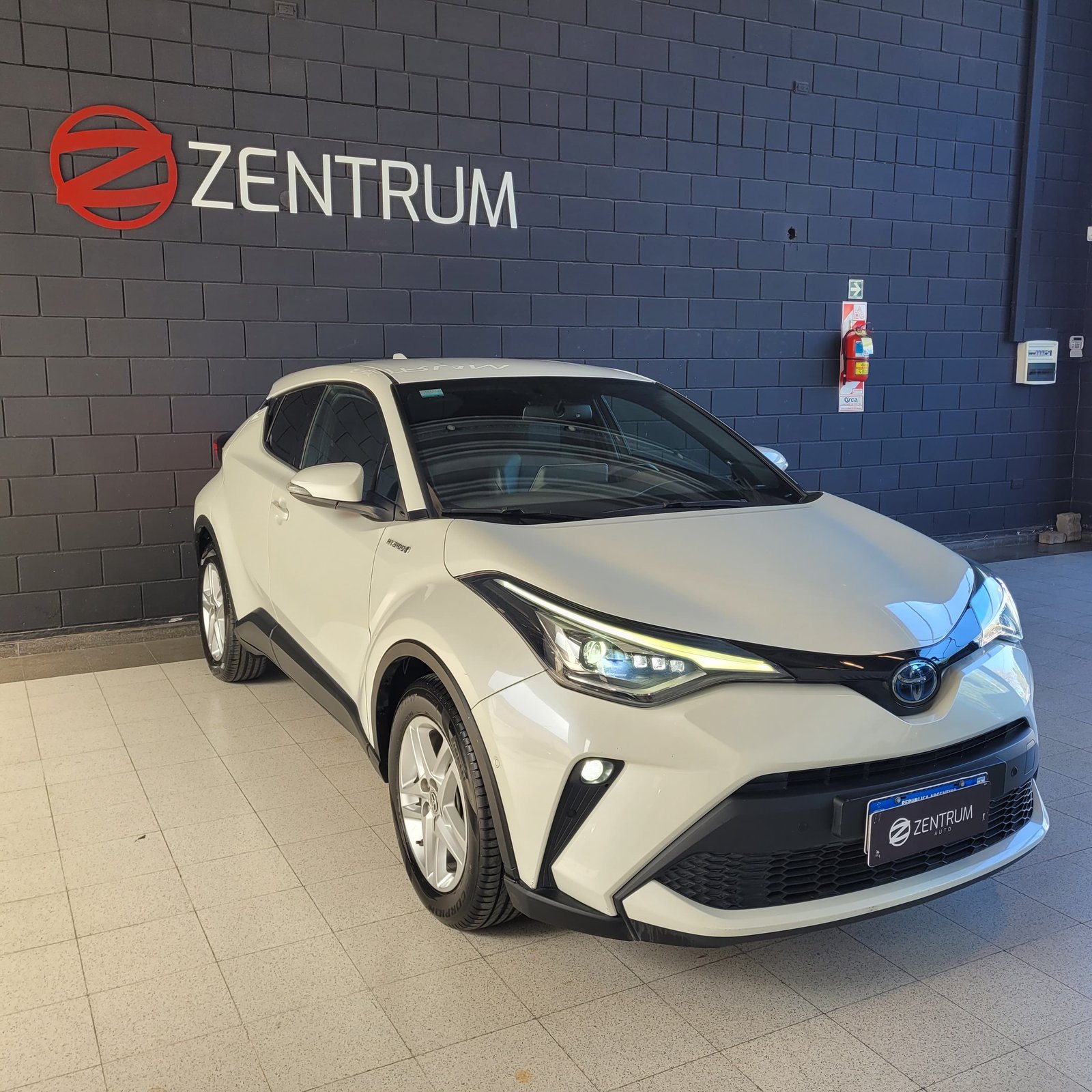 
								TOYOTA CHR HV full									