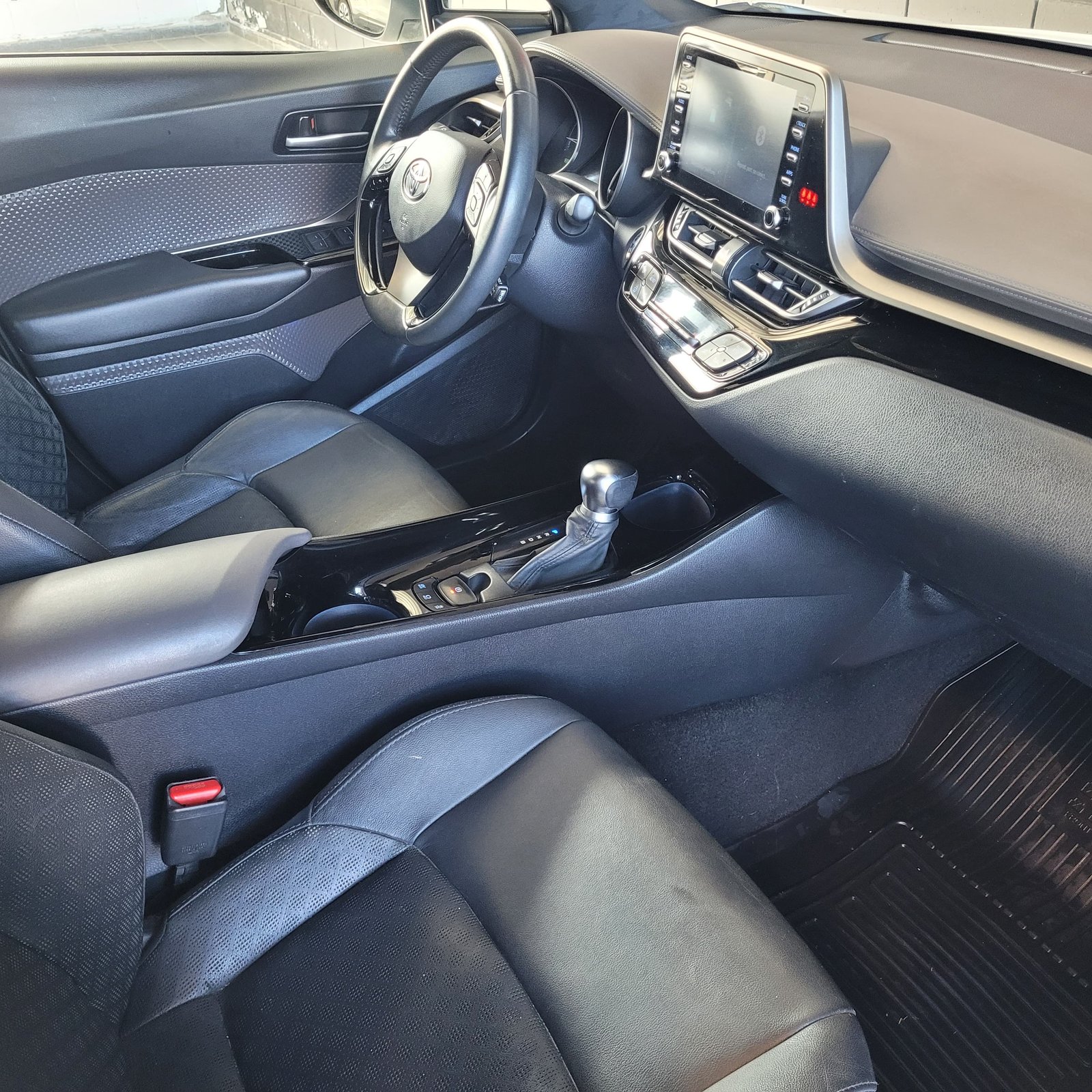 
								TOYOTA CHR HV full									