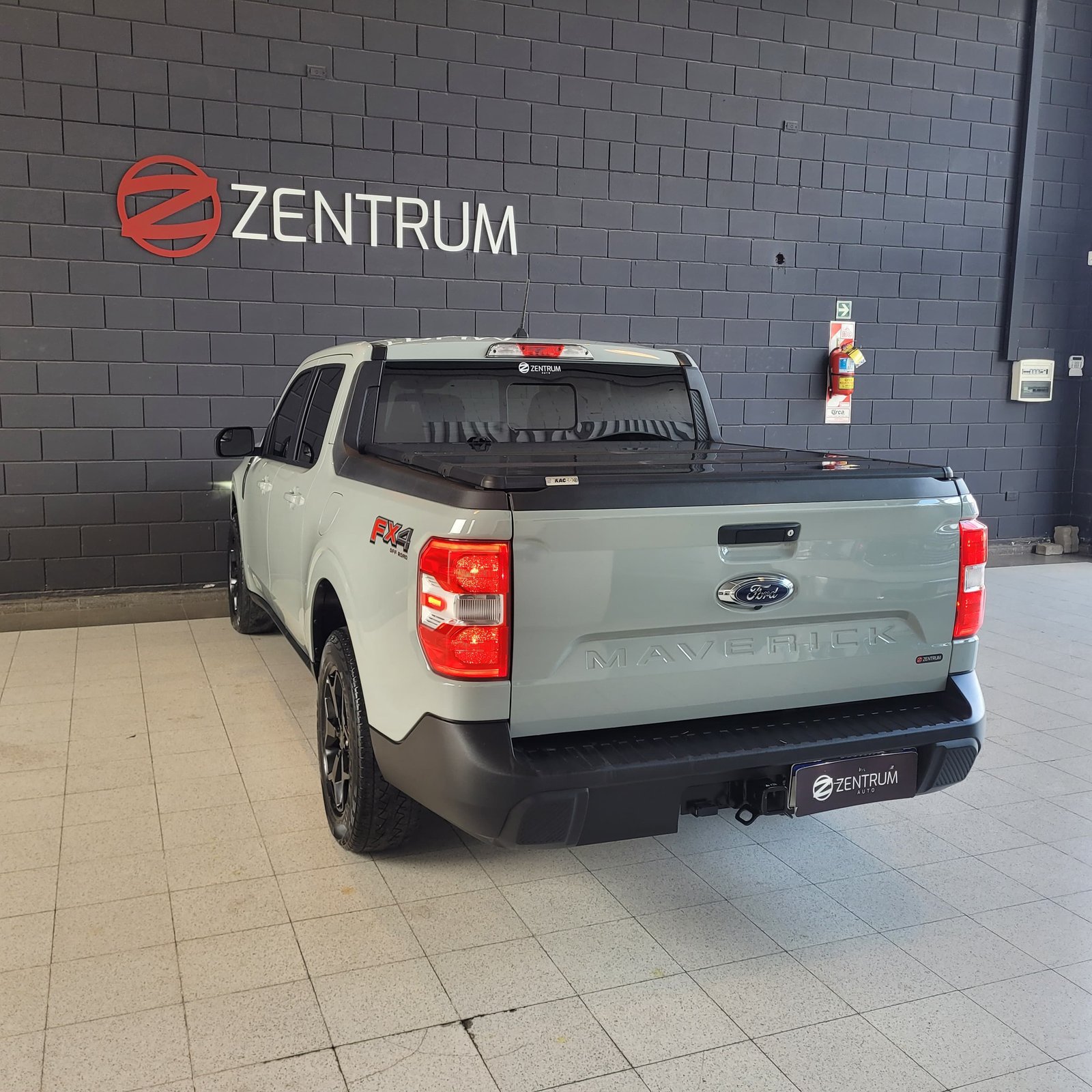 
								FORD MAVERICK LARIAT FX4 2024 full									